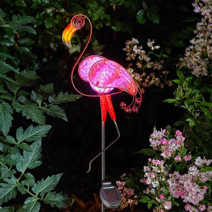 flamant-rose-solaire-sur-tige-metal-verre-objet-objetsolaire