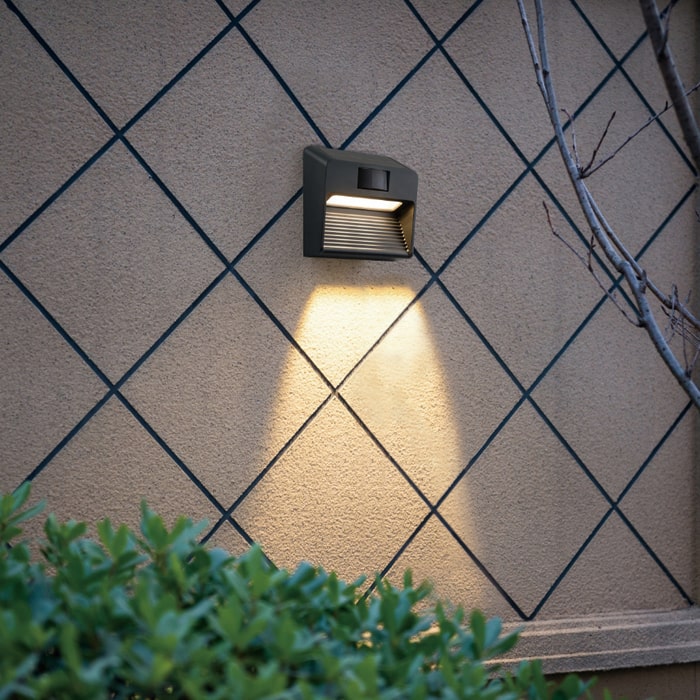 applique-solaire-melina-murale-eclairage-exterieur-objetsolaire applique-solaire-melina-murale-eclairage-exterieur-objetsolaire