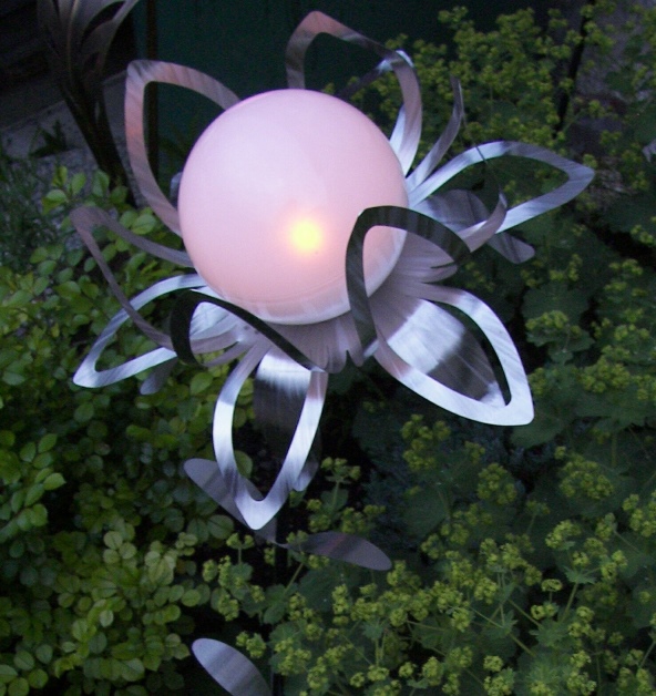 lampe solaire jardin originale