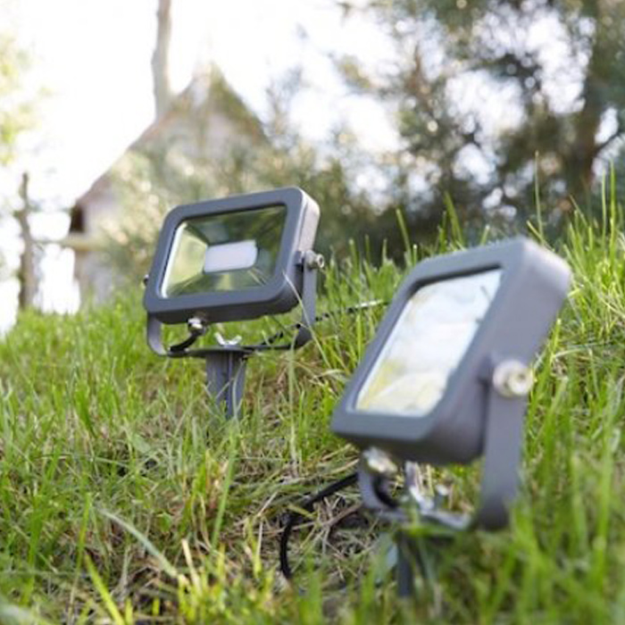 Projecteur de jardin Bega - Un trio efficace et polyvalent