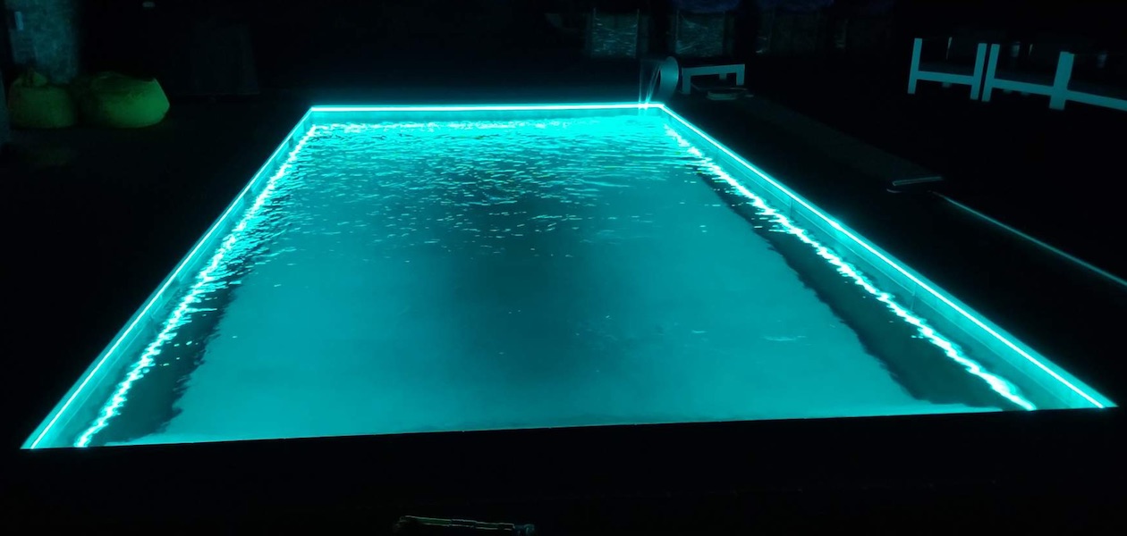 AC 12V 18W Ip68 étanche RVB multi couleur changeante murale de piscine creusée montée en surface avec télécommande pour jardin/paysage/fontaines Lumières de piscine sous-marine à LED 