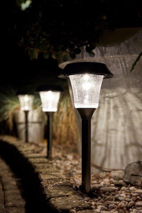 Lampe-solaire-led-blanc-chaud-inox-verre-intelligente-comete-objetsolaire