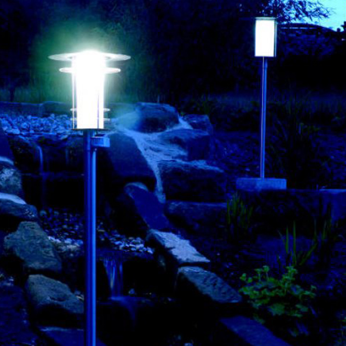 2 lampadaires de jardin solaires à LED sur pied