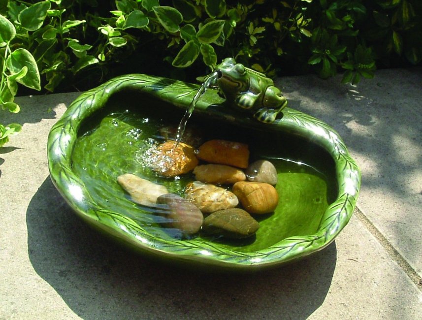 Fontaine Solaire Grenouille Céramique Verte
