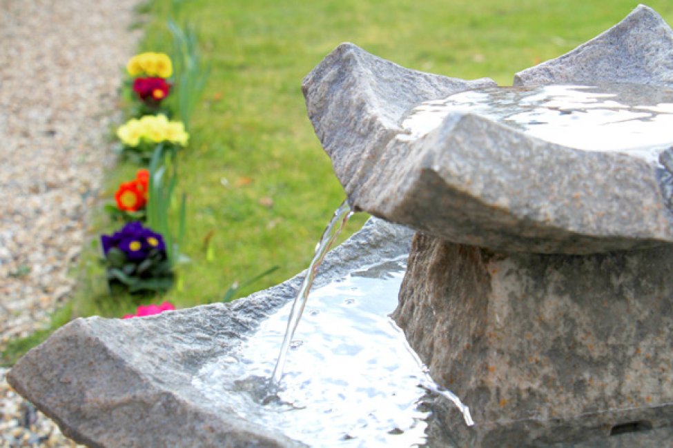 Fontaine Solaire Bain d'Oiseaux Pierre