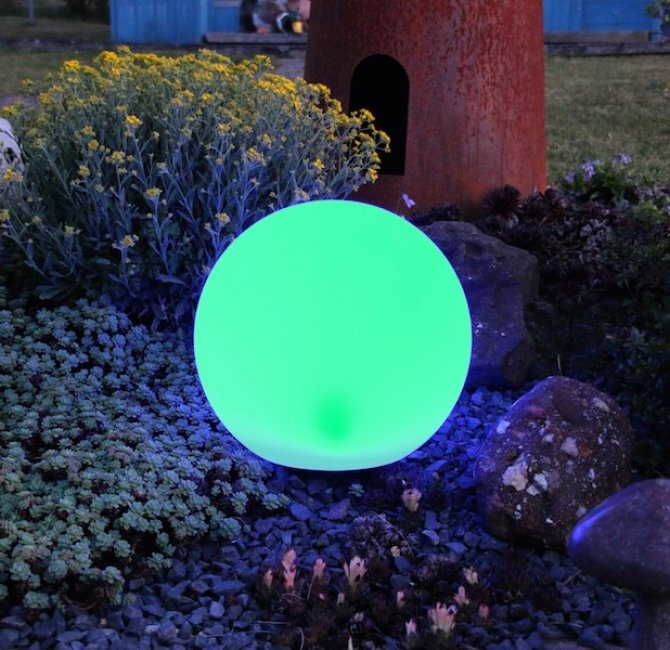 Boule Solaire RGB 25 cm Multicolore Télécommandée Flottante IP54