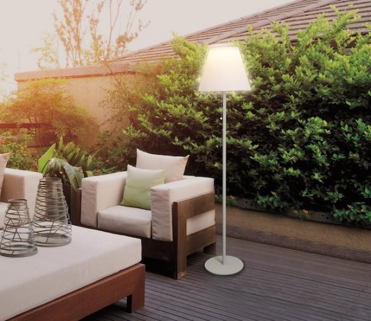 Lampe solaire de terrasse sur pied Arte eclairage solaire terrasse