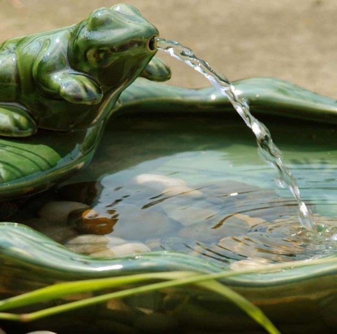 Fontaine Solaire Grenouille Céramique Verte