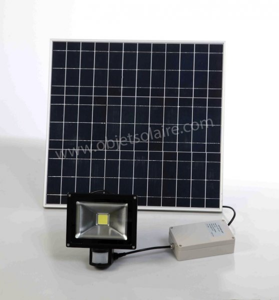 projecteur-solaire-led-luminaire-solaire-2000-lumens-haute-autonomie-objetsolaire