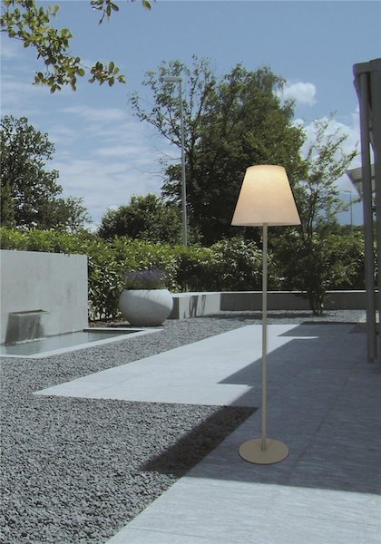 Lampadaire-solaire-de-terrasse-ambiance-objetsolaire